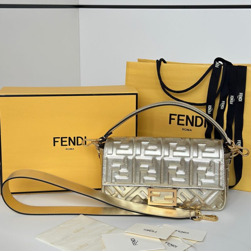 FENDI baguette 款号0135M
