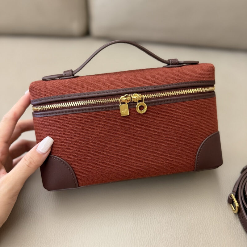 Loro Piana 二代Extra Pocket L19手拿包 勃艮第红 型号:FAQ2447