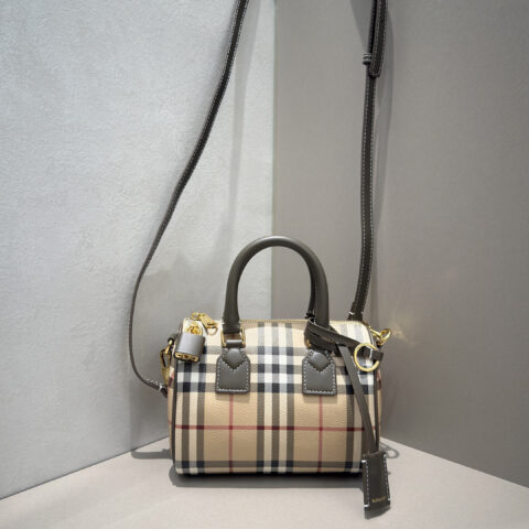 Burberry Bur迷你波士顿超复古超精致 型号4962