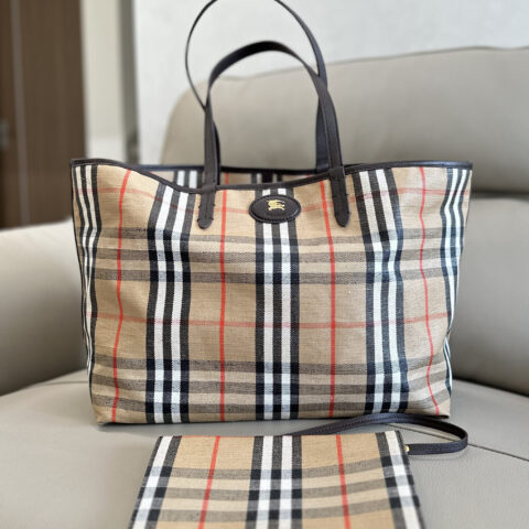 Burberry 新款托特包 型号2221