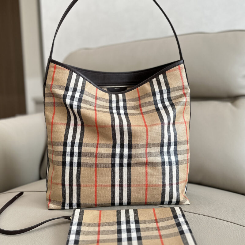 Burberry B家最新托特包 型号1951