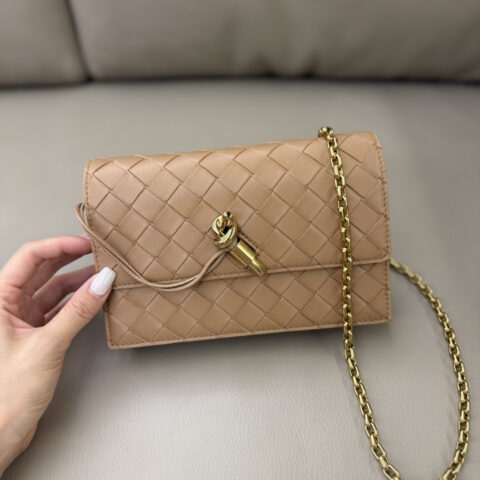 BV Andiamo Pouch on Chain 浅褐色 型号：844107