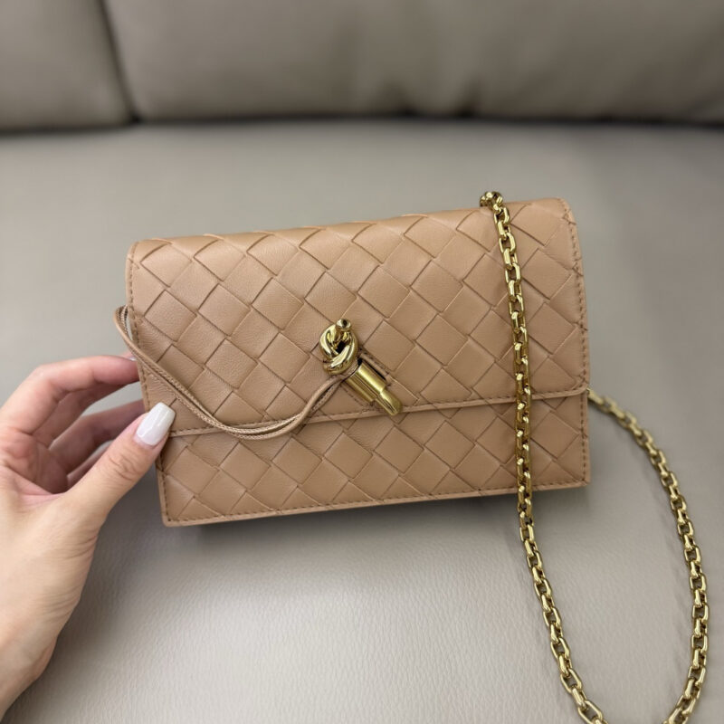 BV Andiamo Pouch on Chain 浅褐色 型号：844107