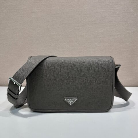 PRADA 新款邮差包🎉2VD075