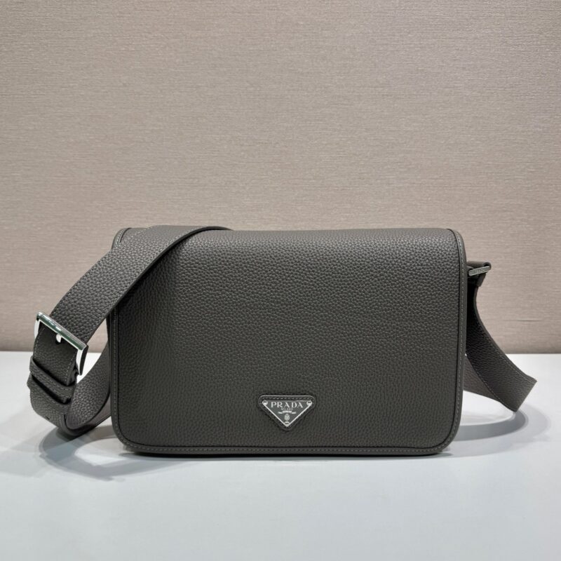 PRADA 新款邮差包🎉2VD075