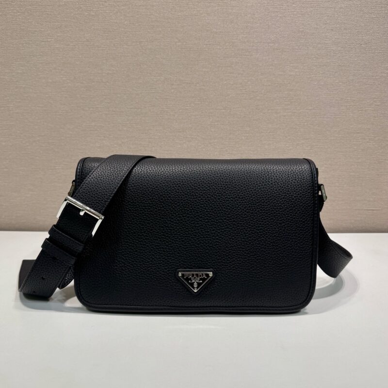 PRADA 新款邮差包🎉2VD075