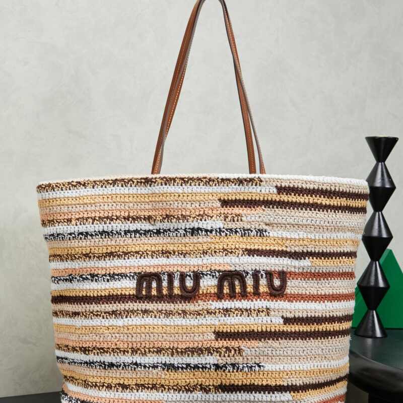 MIUMIU 超重工纯棉手工制作彩虹编织包 5BG228 咖啡编织包