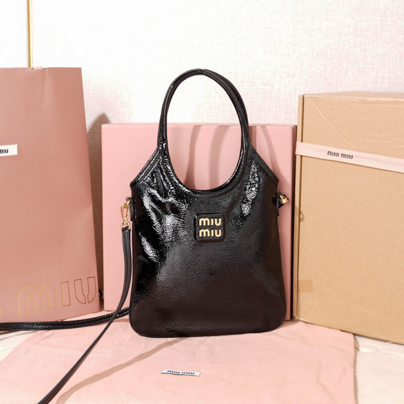 MIUMIU miu家新品迷你托特包 5BA281 皱漆黑色
