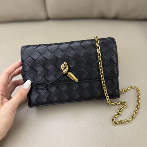 BV Andiamo Pouch on Chain 型号：844107 黑色