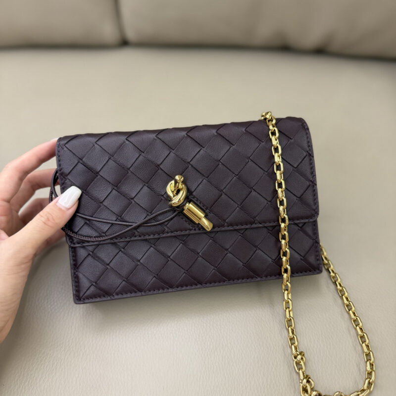 BV Andiamo Pouch on Chain 型号：844107 深巴罗洛酒红