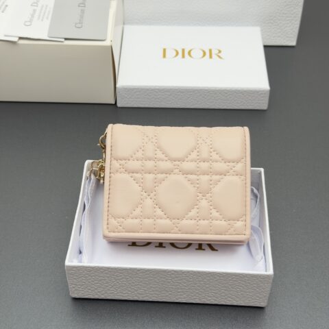 DIOR 迷你Lady Gardenia钱包系列 型号：S0178   胭脂粉羊皮腾格纹