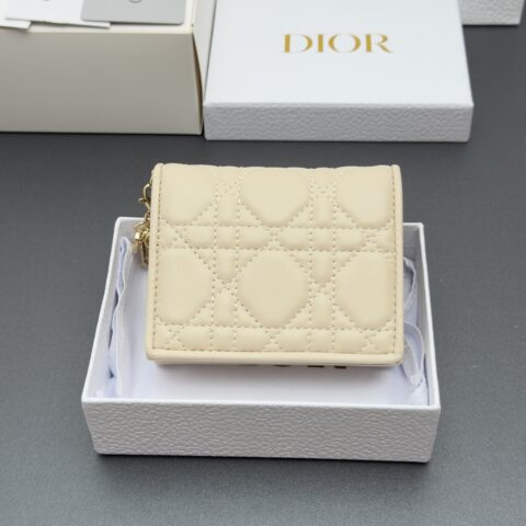 DIOR 迷你Lady Gardenia钱包系列 型号：S0178   杏色羊皮腾格纹