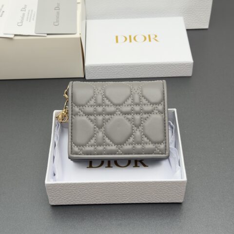DIOR 迷你Lady Gardenia钱包系列 型号：S0178   灰色羊皮腾格纹