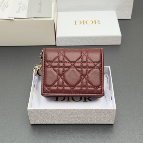 DIOR 迷你Lady Gardenia钱包系列 型号:S0178 酒红色羊皮腾格纹