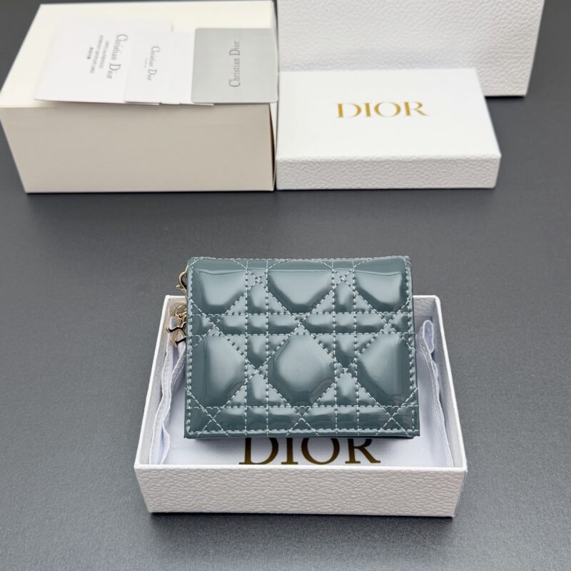 DIOR 迷你Lady Gardenia钱包系列 型号:S0178 云雾蓝漆皮牛皮腾格纹