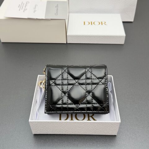 DIOR 迷你Lady Gardenia钱包系列 型号:S0178 黑色漆皮牛皮腾格纹