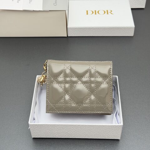 DIOR 迷你Lady Gardenia钱包系列 型号：S0178   云石灰漆皮牛皮腾格纹