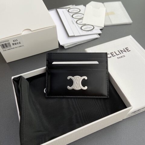 CELINE TRIOMPHE亮泽牛皮革卡包 编号:10L 832 CQH.04LU833 833 银扣黑色全皮