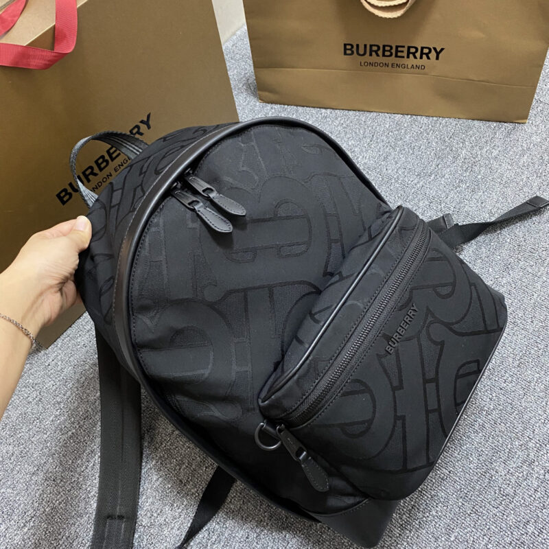 Burberry B家最新双肩包 型号5491