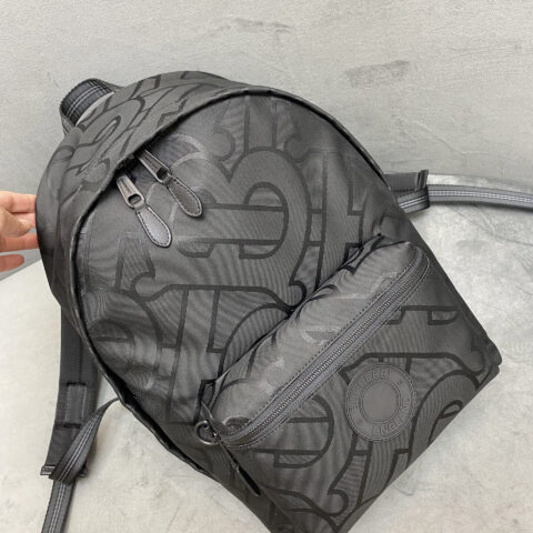 Burberry B家双肩包 型号1095
