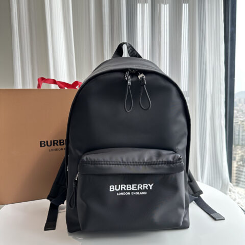 Burberry B家新款尼龙双肩包 型号1091
