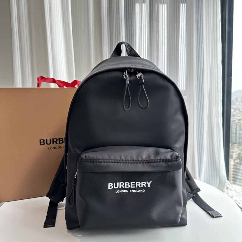 Burberry B家新款尼龙双肩包 型号1091