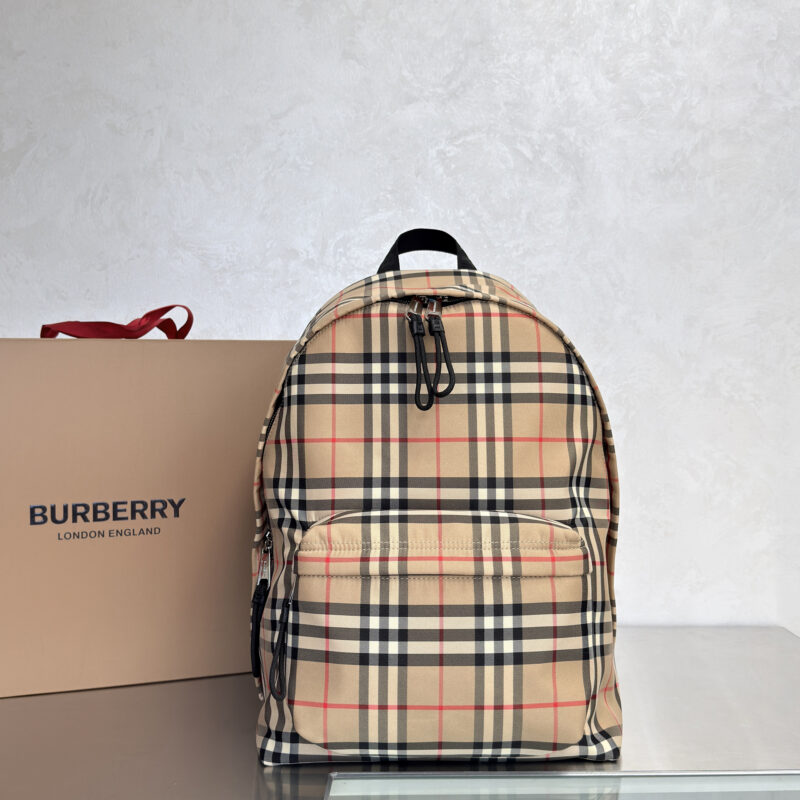 Burberry  B家尼龙双肩包 型号1091