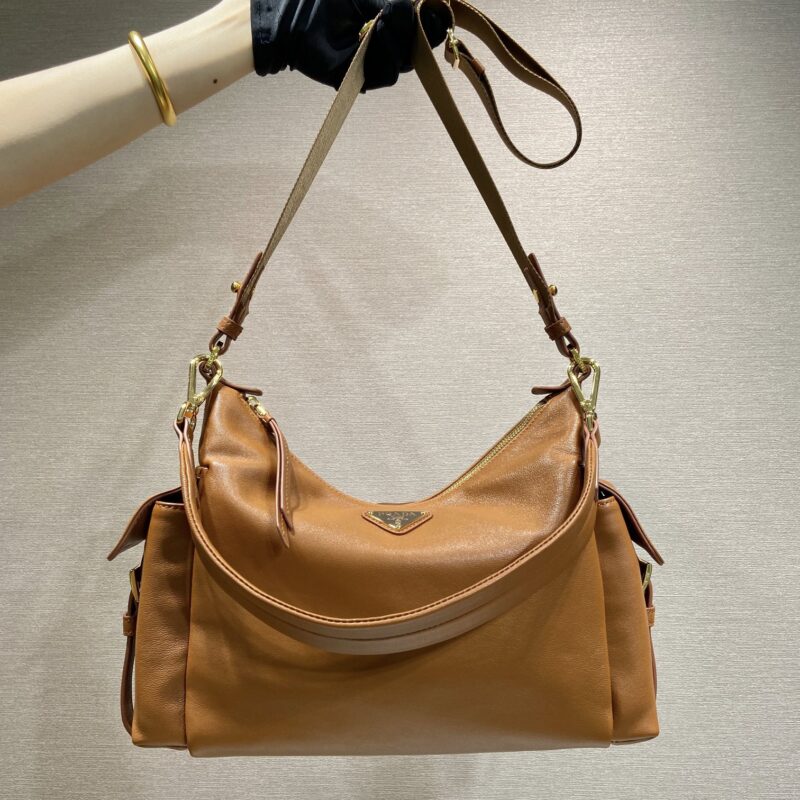 PRADA 新品羊皮🎉1BC264探索包