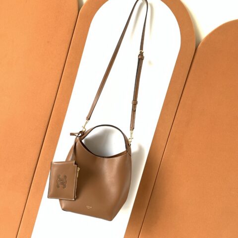 CELINE 新款Teen Hobo L10133