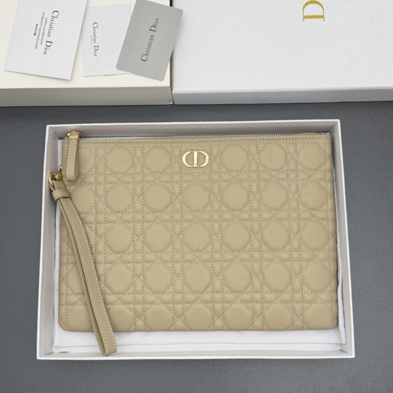 DIOR Caro Freesia手拿包系列 型号:S3399 杏色云朵纹牛皮腾格纹