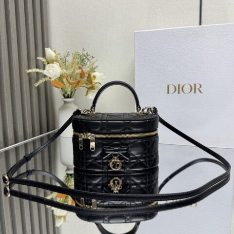 DIOR 30 Montaigne 迷你 Vanity 蝴蝶🎀手袋 型号：2603 黑色羊皮
