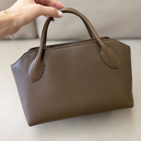 THE ROW Terrasse Bauletto Bag 型号:TR1234 胎牛茶棕色