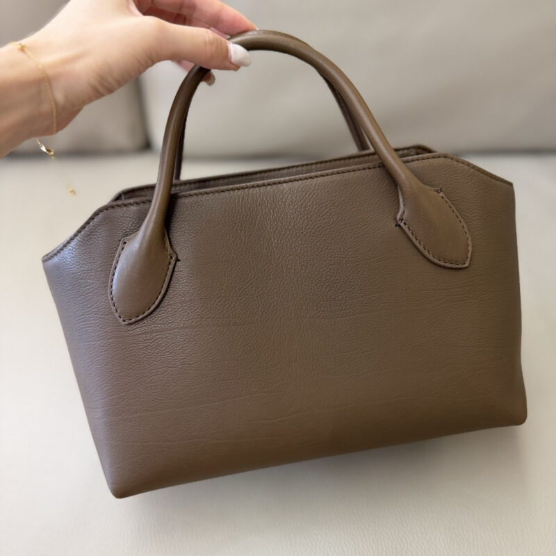 THE ROW Terrasse Bauletto Bag 型号:TR1234 胎牛茶棕色