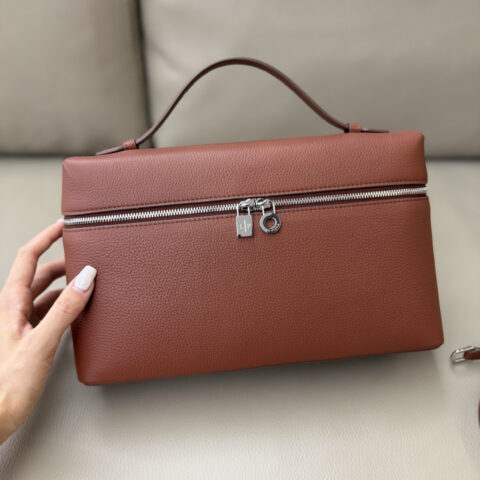 Loro Piana Extra Pocket L27 Bag 型号:FAN4043 砖红色/银扣