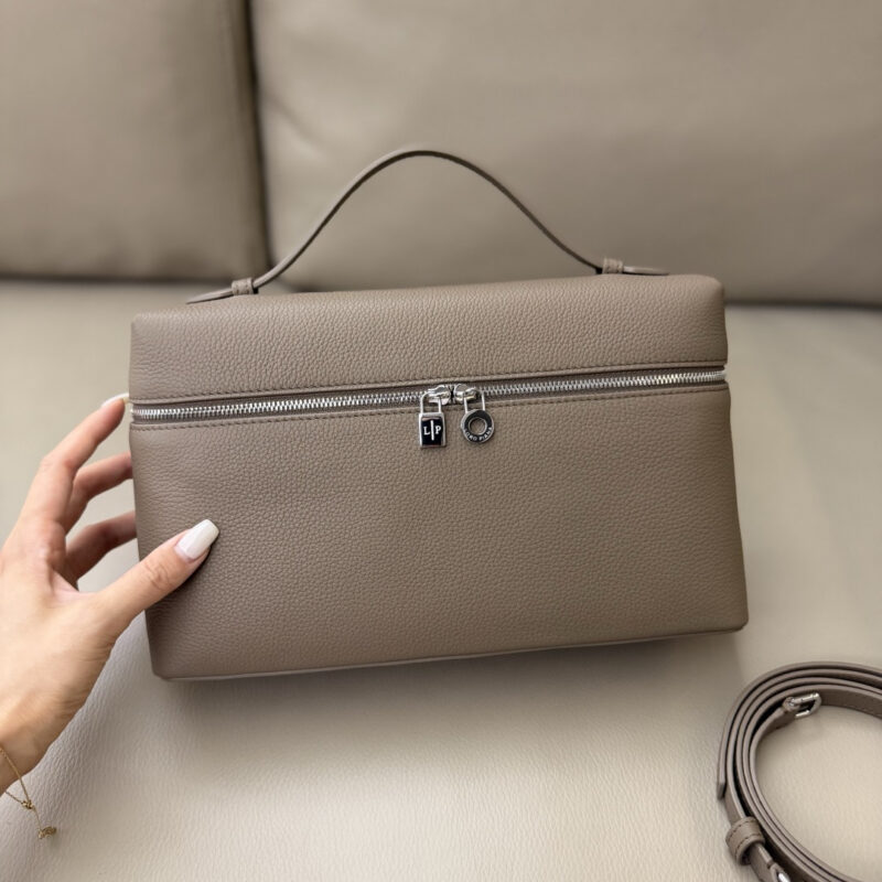 Loro Piana  Extra Pocket L27 Bag  型号：FAN4043 大象灰/银扣
