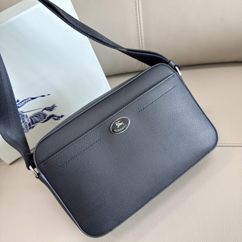 Burberry B家最新骑上印章斜背包 型号4291