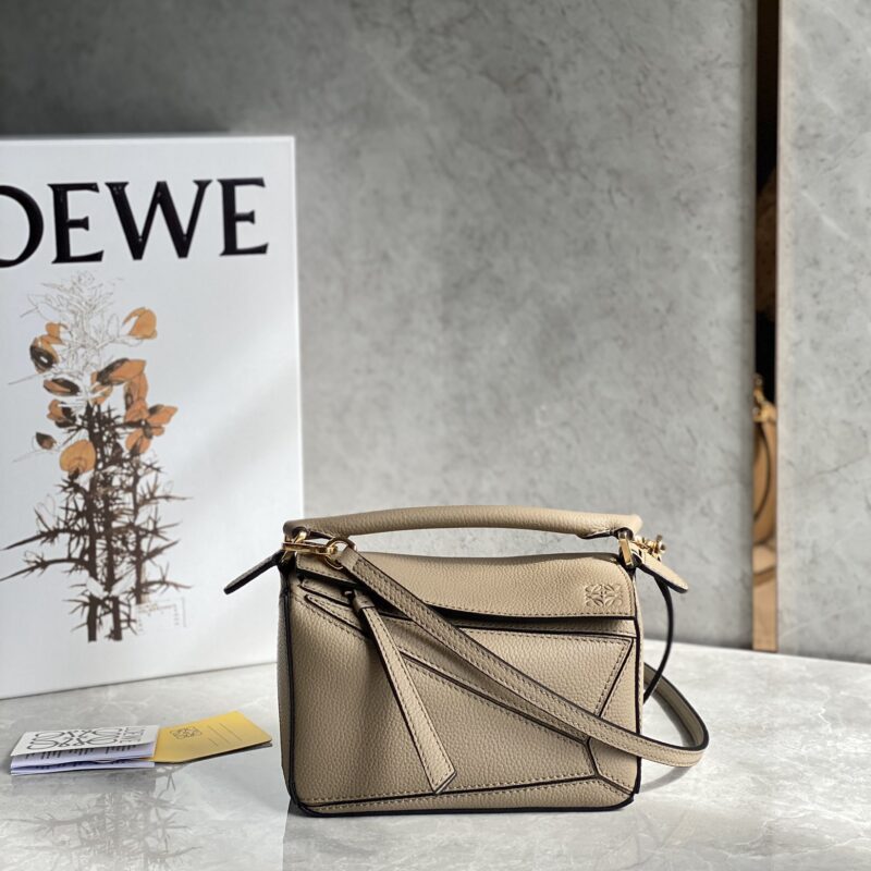 LOEWE puzzle 沙色 0338