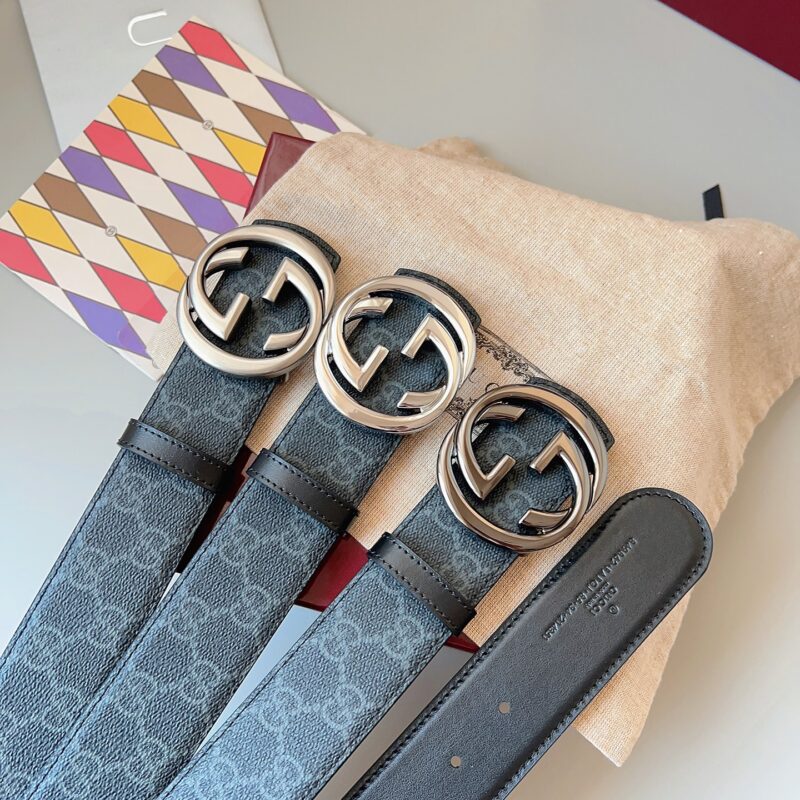 GUCCI 窄版腰带以GG皮革制作，巧妙点缀调双G搭扣