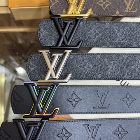 LV Dimension双面腰带牛皮压印Monogram图案 M8933