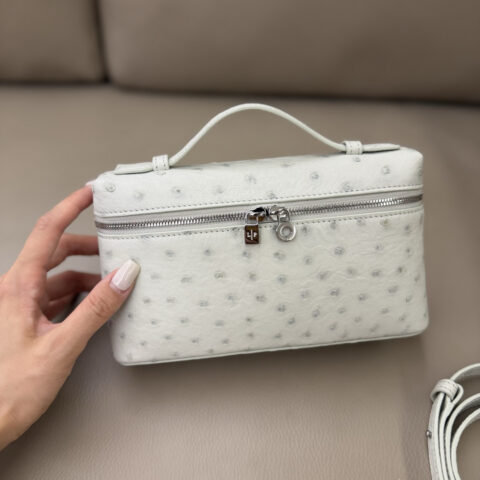 Loro Piana 二代Extra Pocket L19手拿包 型号:FAO8505 桉树色/银扣