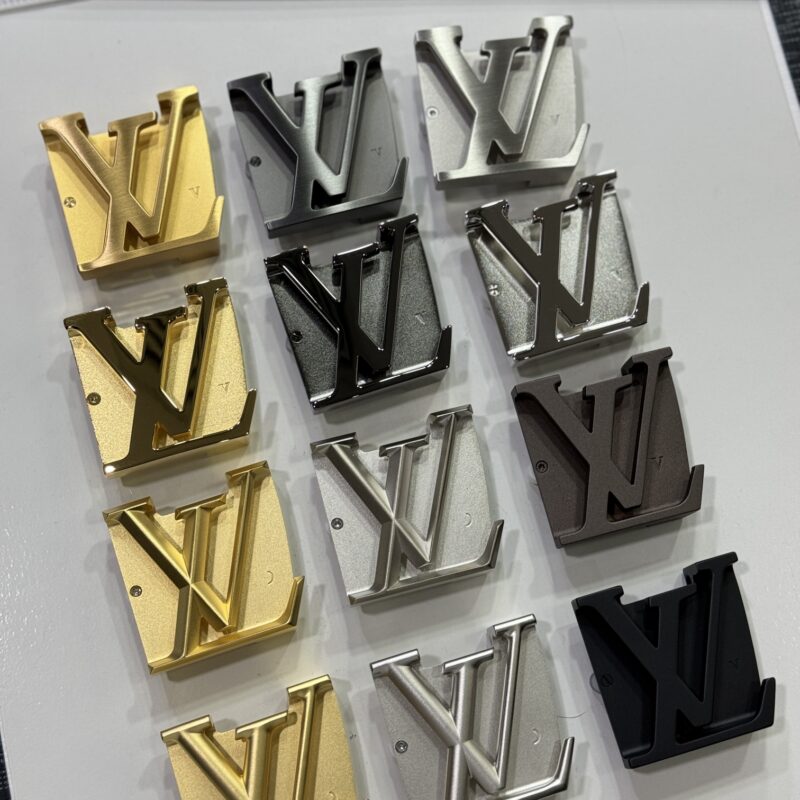 LV 天花板—尼罗鳄鱼皮无拼接腰带