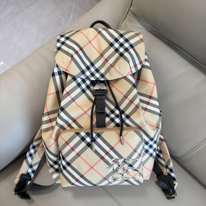 Burberry B家最新格纹双肩包 型号4831