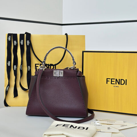 FENDI 简约大气款peekaboo 款号8615