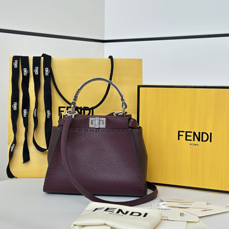 FENDI 简约大气款peekaboo 款号8615