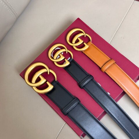 GUCCI 腰带简洁经典。精选双面头层小牛皮