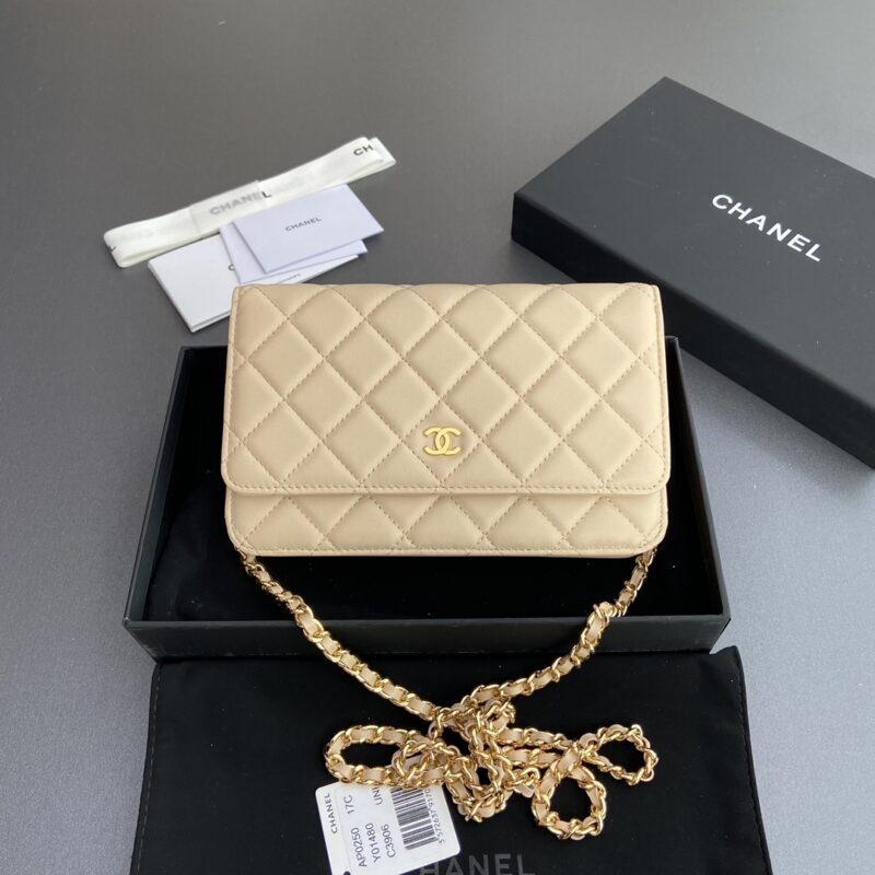 CHANEL 小香进口意大利小羊皮 AP0250 杏色羊皮金色鋼唛