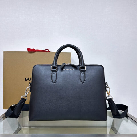 Burberry Bur标志性文件袋「The Barrow 柏洛包」 型号4101