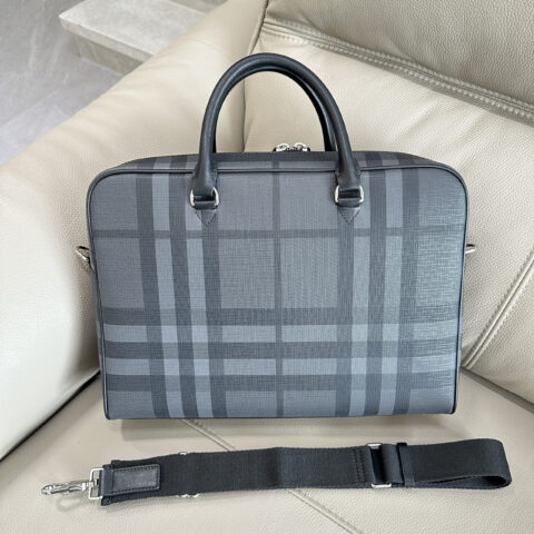 Burberry B家最新London 格纹公文包 型号2651