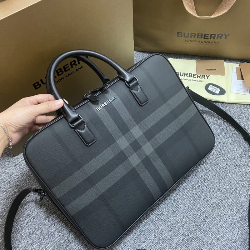 Burberry B家最新款公文包 型号6751