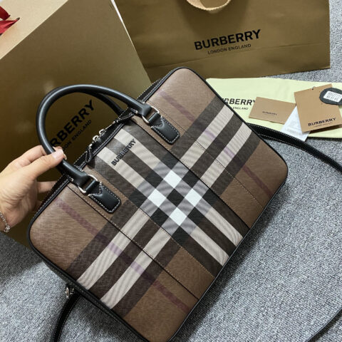 Burberry B家最新款公文包 型号7721